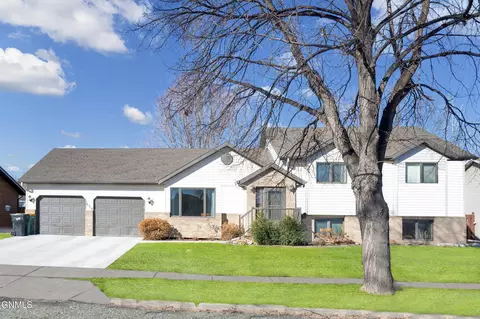 658 Cottonwood Loop, Bismarck, ND 58504