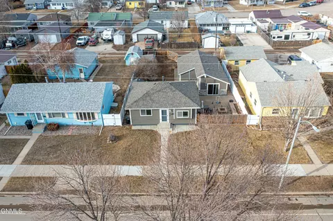 616 18th St W, Williston, ND 58801 photo 5