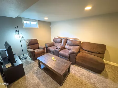 616 18th St W, Williston, ND 58801 photo 29