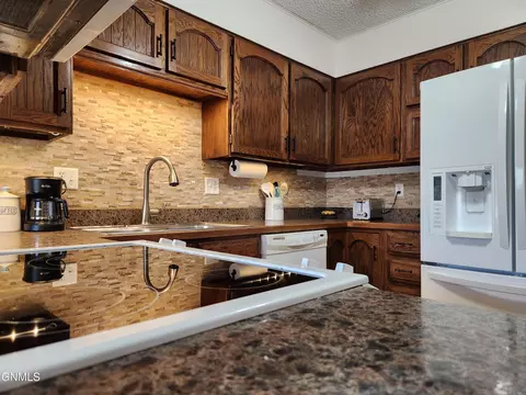 106 E Brandon Dr, Bismarck, ND 58503 photo 5