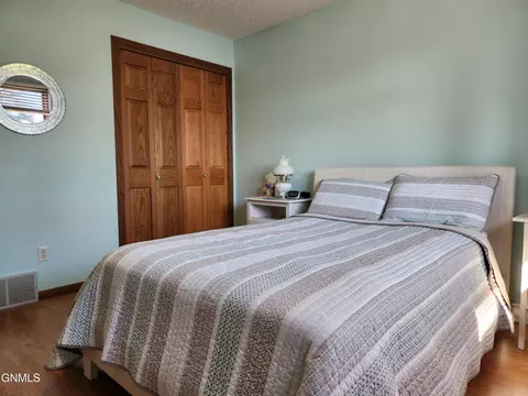 106 E Brandon Dr, Bismarck, ND 58503 photo 15