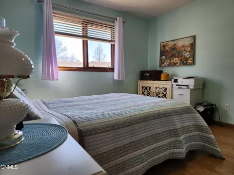 106 E Brandon Dr, Bismarck, ND 58503 photo 17