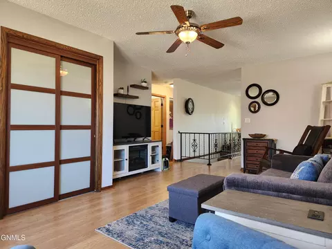 106 E Brandon Dr, Bismarck, ND 58503 photo 27