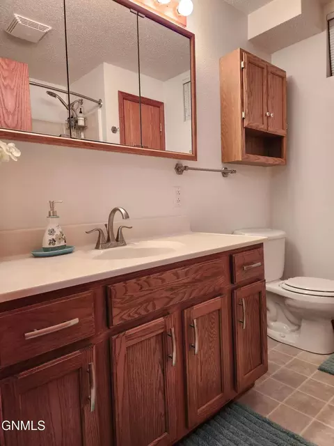 106 E Brandon Dr, Bismarck, ND 58503 photo 36