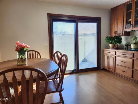 106 E Brandon Dr, Bismarck, ND 58503 photo 11