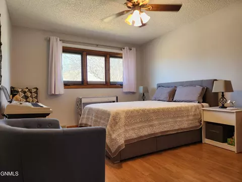 106 E Brandon Dr, Bismarck, ND 58503 photo 21