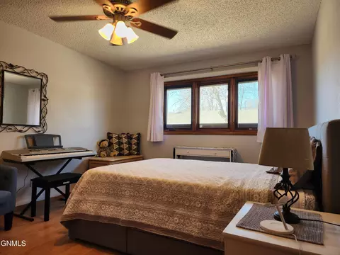 106 E Brandon Dr, Bismarck, ND 58503 photo 22