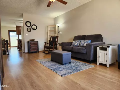 106 E Brandon Dr, Bismarck, ND 58503 photo 28