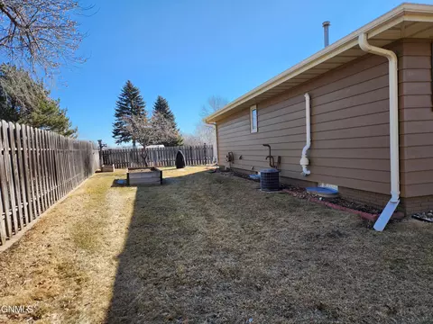 106 E Brandon Dr, Bismarck, ND 58503 photo 48
