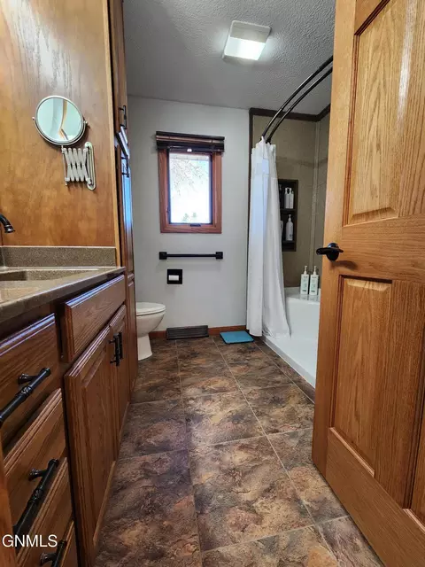 106 E Brandon Dr, Bismarck, ND 58503 photo 18