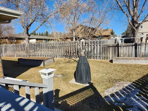 106 E Brandon Dr, Bismarck, ND 58503 photo 42
