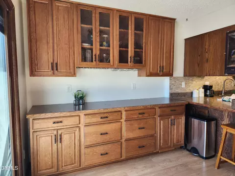 106 E Brandon Dr, Bismarck, ND 58503 photo 10