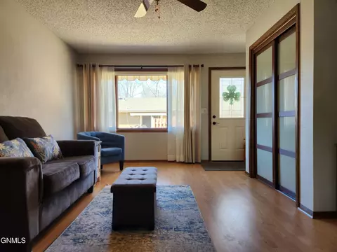 106 E Brandon Dr, Bismarck, ND 58503 photo 32