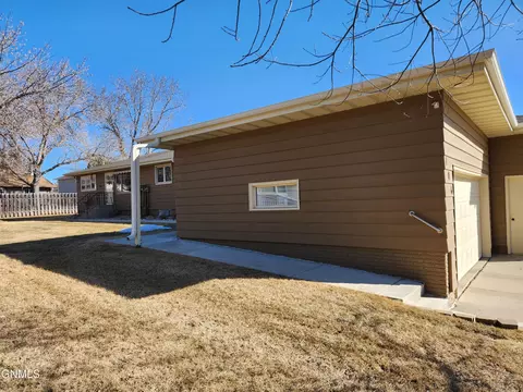 106 E Brandon Dr, Bismarck, ND 58503 photo 49
