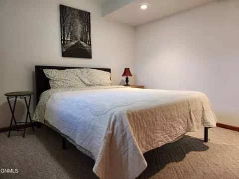 106 E Brandon Dr, Bismarck, ND 58503 photo 33