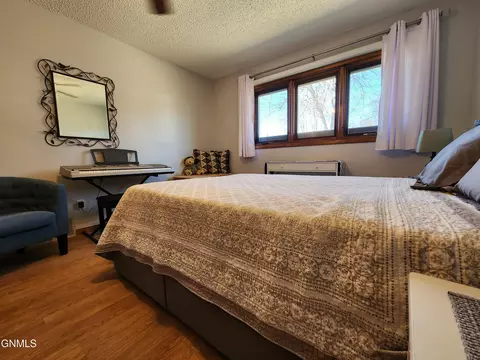 106 E Brandon Dr, Bismarck, ND 58503 photo 24