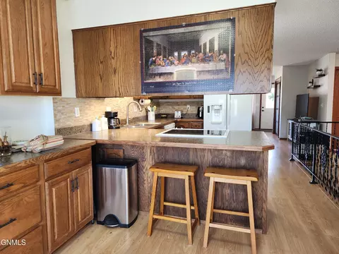 106 E Brandon Dr, Bismarck, ND 58503 photo 8