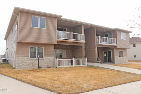 3811 Koch Dr, Bismarck, ND 58503