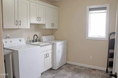 4527 Normandy St, Bismarck, ND 58503 photo 5