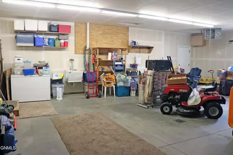 4527 Normandy St, Bismarck, ND 58503 photo 40