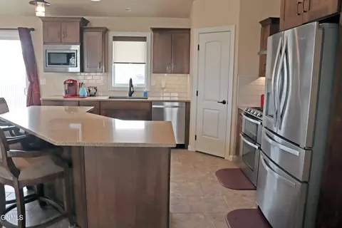4527 Normandy St, Bismarck, ND 58503 photo 3