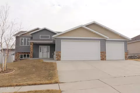 4527 Normandy St, Bismarck, ND 58503