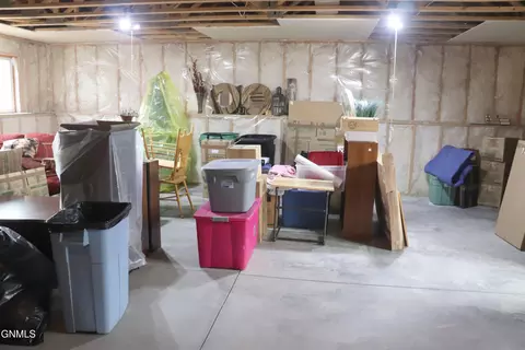 4527 Normandy St, Bismarck, ND 58503 photo 8