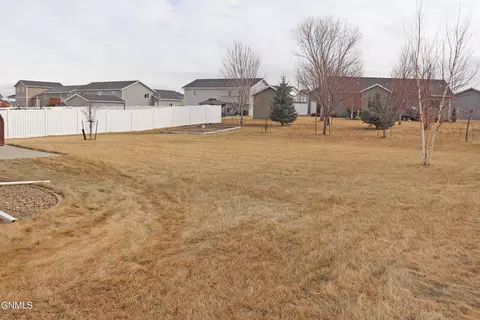 4527 Normandy St, Bismarck, ND 58503 photo 9
