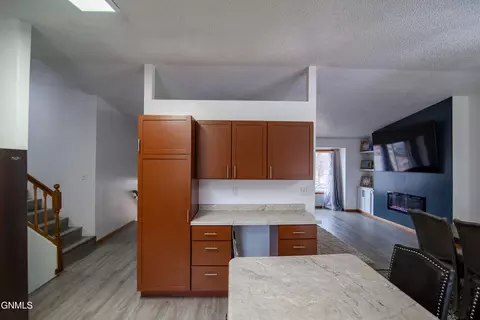 Kitchen - 185 Stuttgart Dr, Bismarck, ND 58504 photo 5 of 6