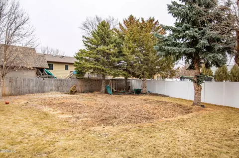 Exterior - 185 Stuttgart Dr, Bismarck, ND 58504 photo 7 of 8