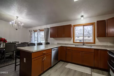Kitchen - 185 Stuttgart Dr, Bismarck, ND 58504 photo 3 of 6