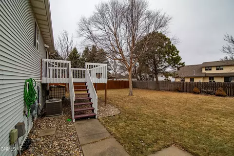Exterior - 185 Stuttgart Dr, Bismarck, ND 58504 photo 4 of 8