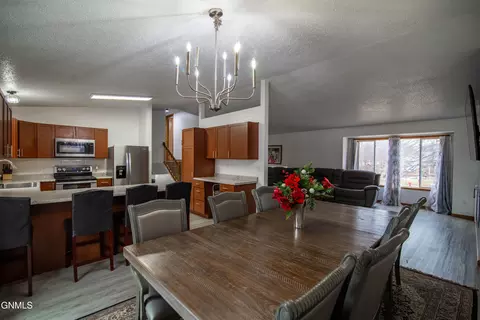 Dining - 185 Stuttgart Dr, Bismarck, ND 58504 photo 3 of 3