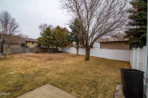 Exterior - 185 Stuttgart Dr, Bismarck, ND 58504 photo 6 of 8