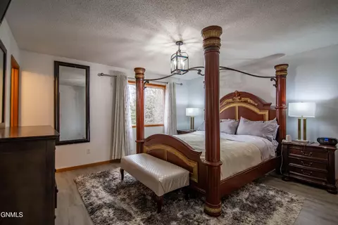 Bedroom - 185 Stuttgart Dr, Bismarck, ND 58504 photo 1 of 11