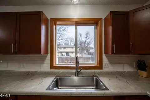 Kitchen - 185 Stuttgart Dr, Bismarck, ND 58504 photo 6 of 6