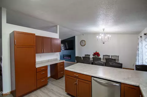 Kitchen - 185 Stuttgart Dr, Bismarck, ND 58504 photo 4 of 6