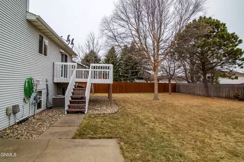 Exterior - 185 Stuttgart Dr, Bismarck, ND 58504 photo 5 of 8