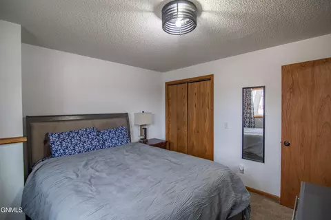 Bedroom - 185 Stuttgart Dr, Bismarck, ND 58504 photo 9 of 11