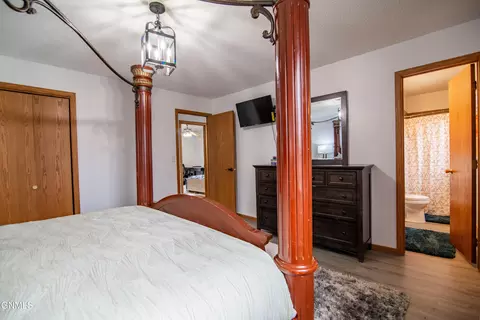 Bedroom - 185 Stuttgart Dr, Bismarck, ND 58504 photo 3 of 11