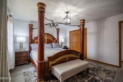 Bedroom - 185 Stuttgart Dr, Bismarck, ND 58504 photo 2 of 11