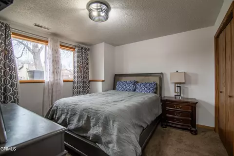 Bedroom - 185 Stuttgart Dr, Bismarck, ND 58504 photo 8 of 11