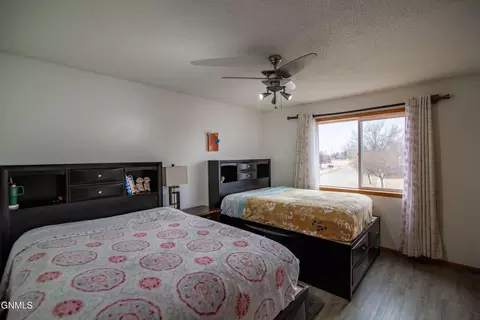 Bedroom - 185 Stuttgart Dr, Bismarck, ND 58504 photo 6 of 11