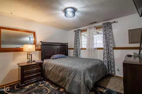 Bedroom - 185 Stuttgart Dr, Bismarck, ND 58504 photo 10 of 11