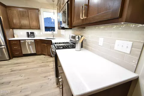 Kitchen - 927 Cornerstone Ln, Bismarck, ND 58503 photo 2 of 2