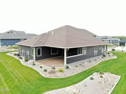 Exterior - 927 Cornerstone Ln, Bismarck, ND 58503 photo 2 of 3