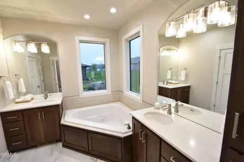 Bath - 927 Cornerstone Ln, Bismarck, ND 58503 photo 1 of 5