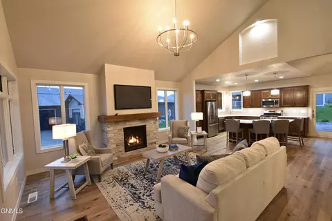 Living - 927 Cornerstone Ln, Bismarck, ND 58503 photo 1 of 3