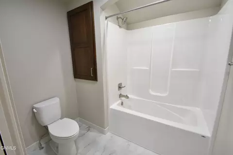 Bath - 927 Cornerstone Ln, Bismarck, ND 58503 photo 5 of 5