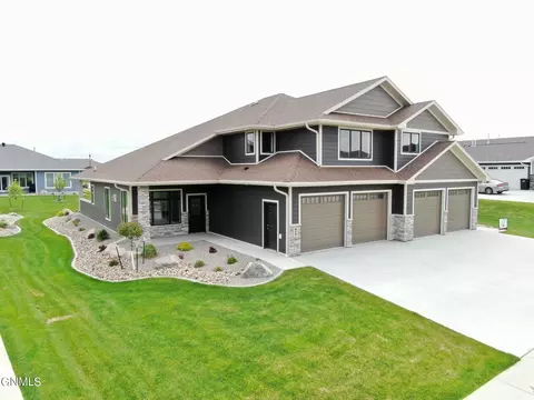 927 Cornerstone Ln, Bismarck, ND 58503